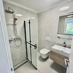 4 Bedroom Private House On The Hill