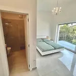 4 Bedroom Private House On The Hill