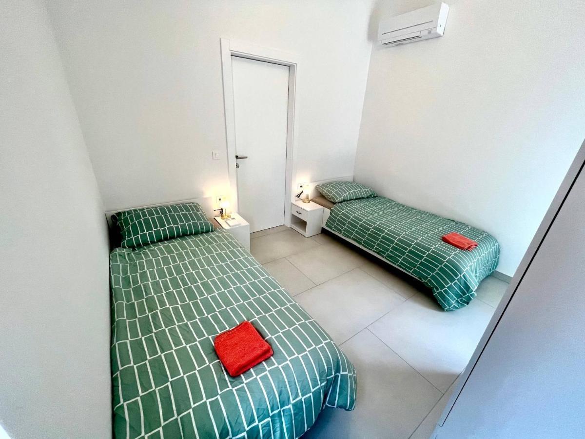 4 Bedroom Private House On The Hill *