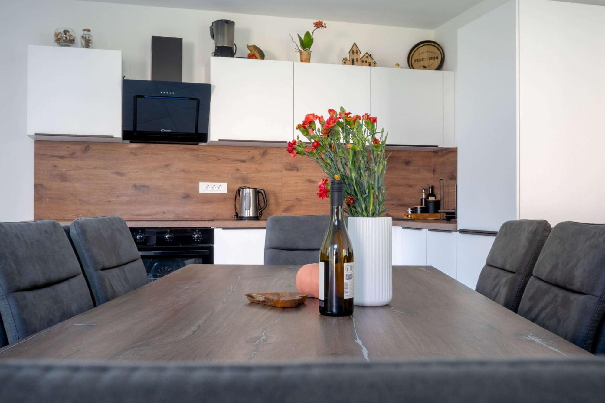 4 Bedroom Private House On The Hill Holiday home *