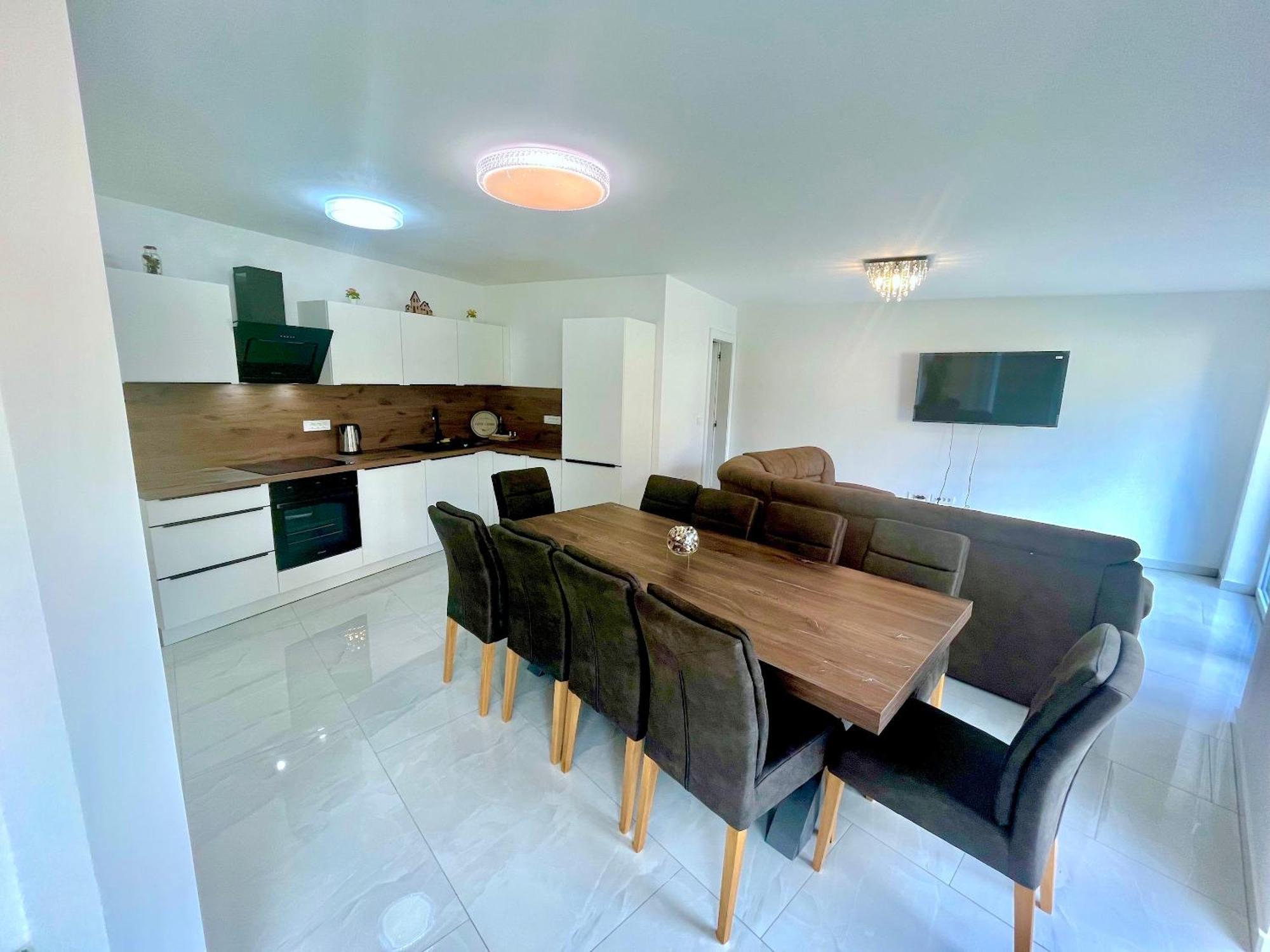 4 Bedroom Private House On The Hill Ferienhaus