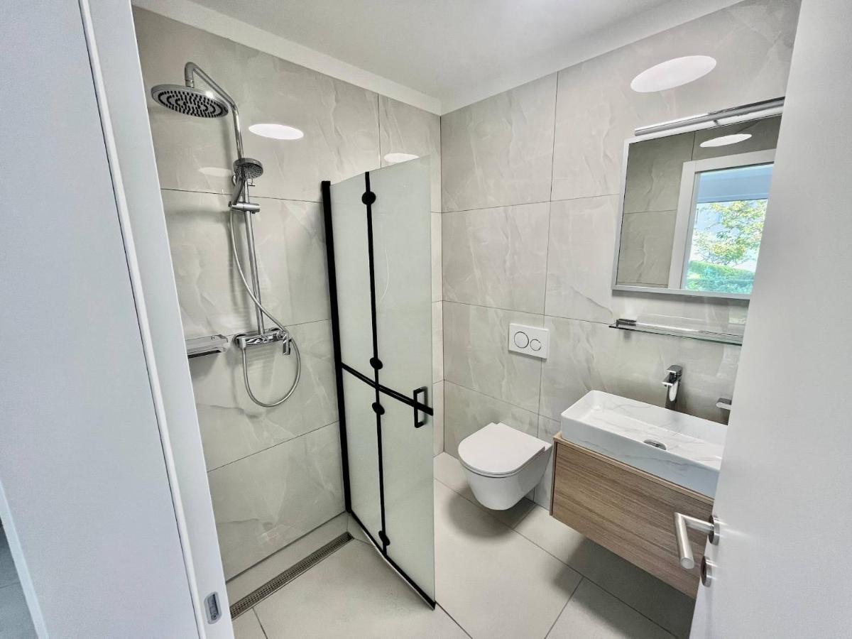 4 Bedroom Private House On The Hill *