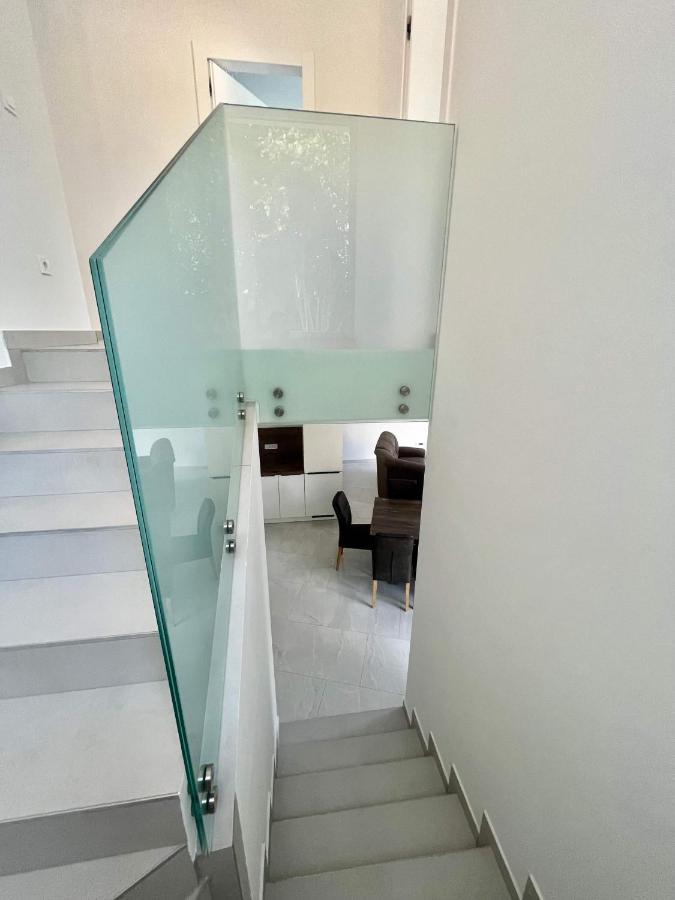 4 Bedroom Private House On The Hill *