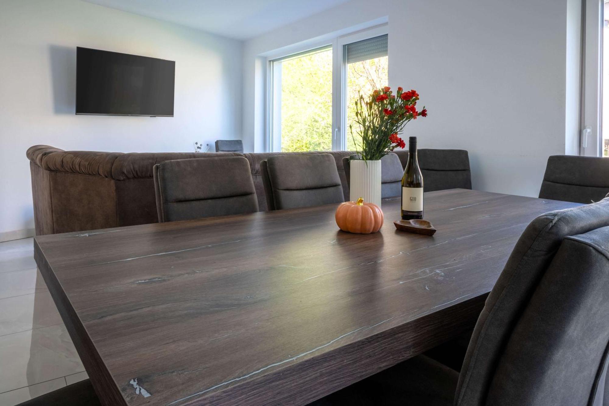 4 Bedroom Private House On The Hill Casa vacanze *